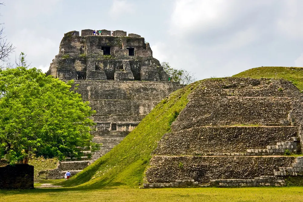 Experiencing Belize's Wonders with Expert Guides