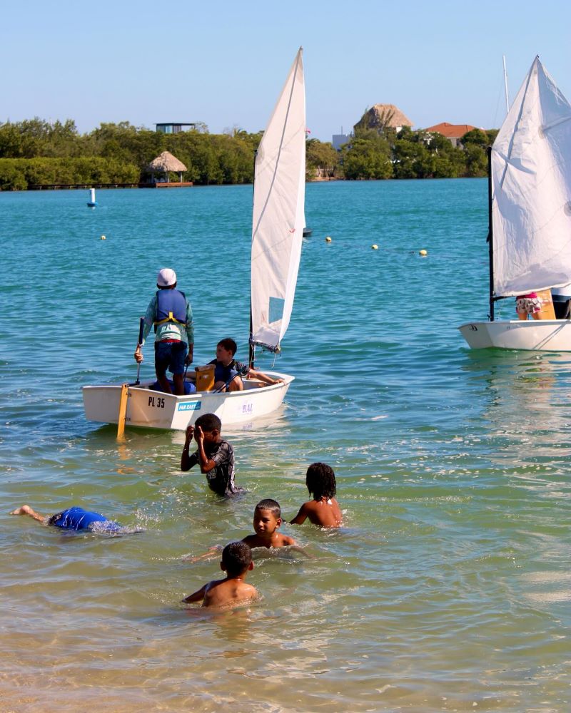  Belize weather March April
